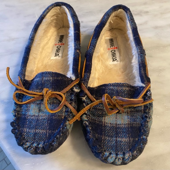 NEW Minnetonka “Cally” Slipper - Women’s size 6 - Picture 1 of 5